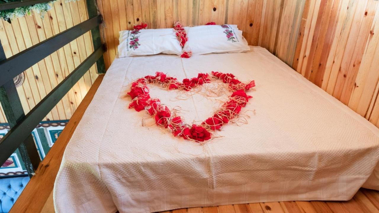 Serender Bungalov Bed and Breakfast Foça Buitenkant foto